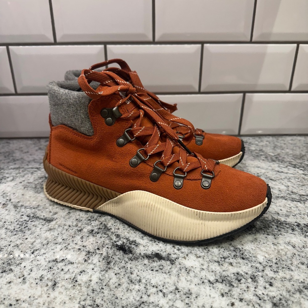 Sorel‎ Waterproof Ankle Boots Orange Suede Cozy Wool Lined Women's Size 7